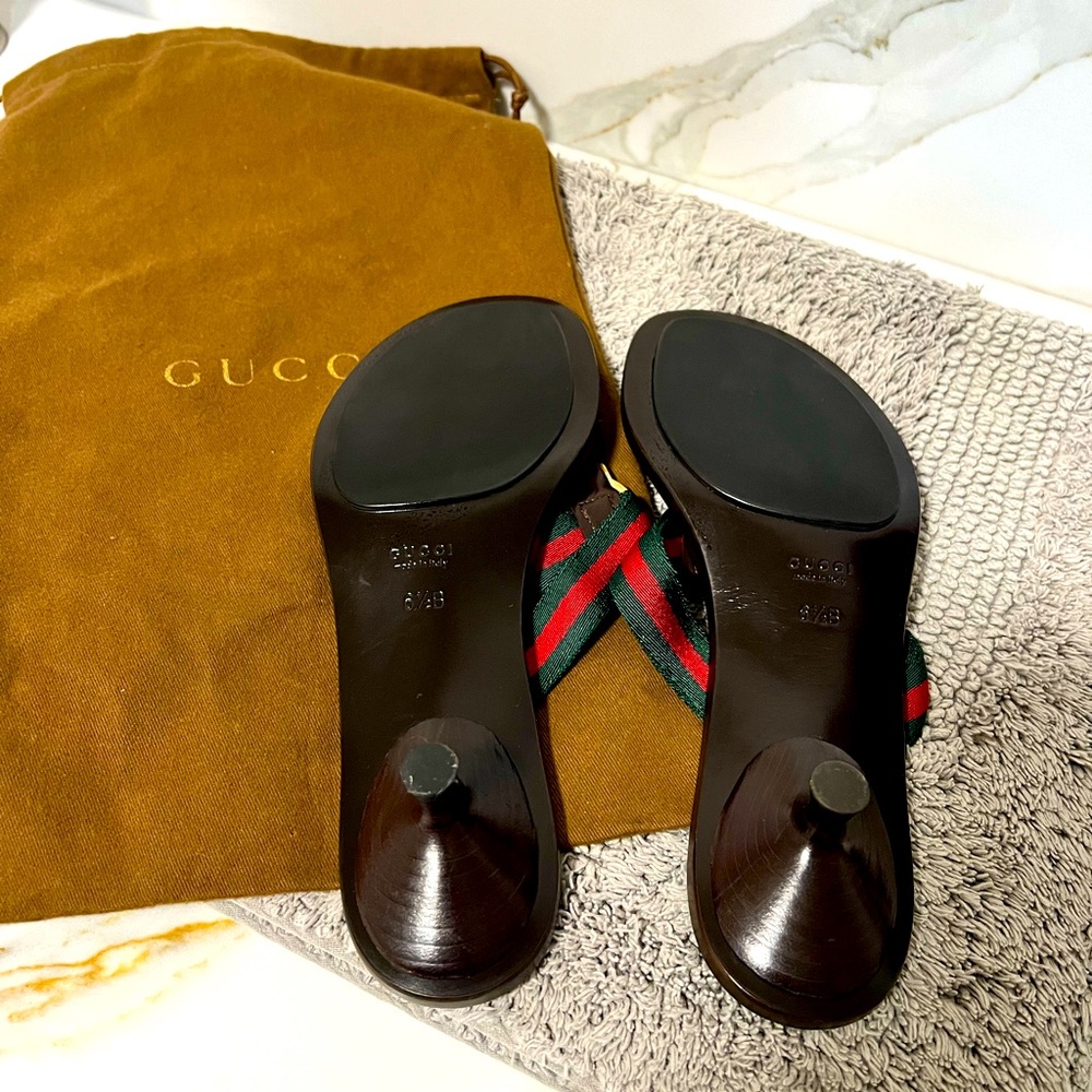Pre-Owned Gucci Leather T-Strap Sandals